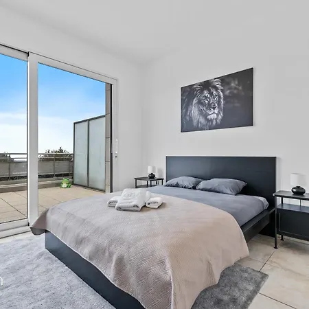 Penthouse In Kirchberg! Apartment *