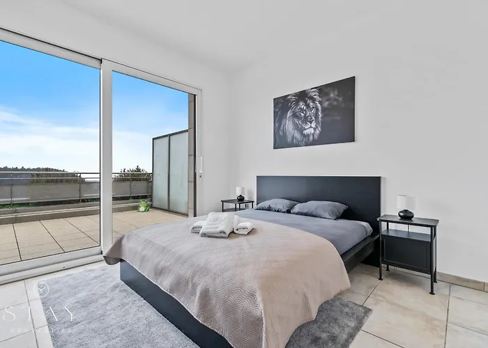 Penthouse In Kirchberg! 아파트 *