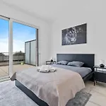 Penthouse In Kirchberg! Appartamento *